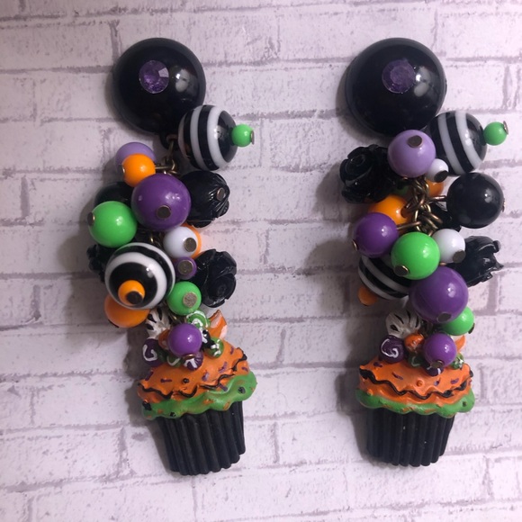 Cupcake Witch charm web boot spell earring shop - Picture 3 of 5